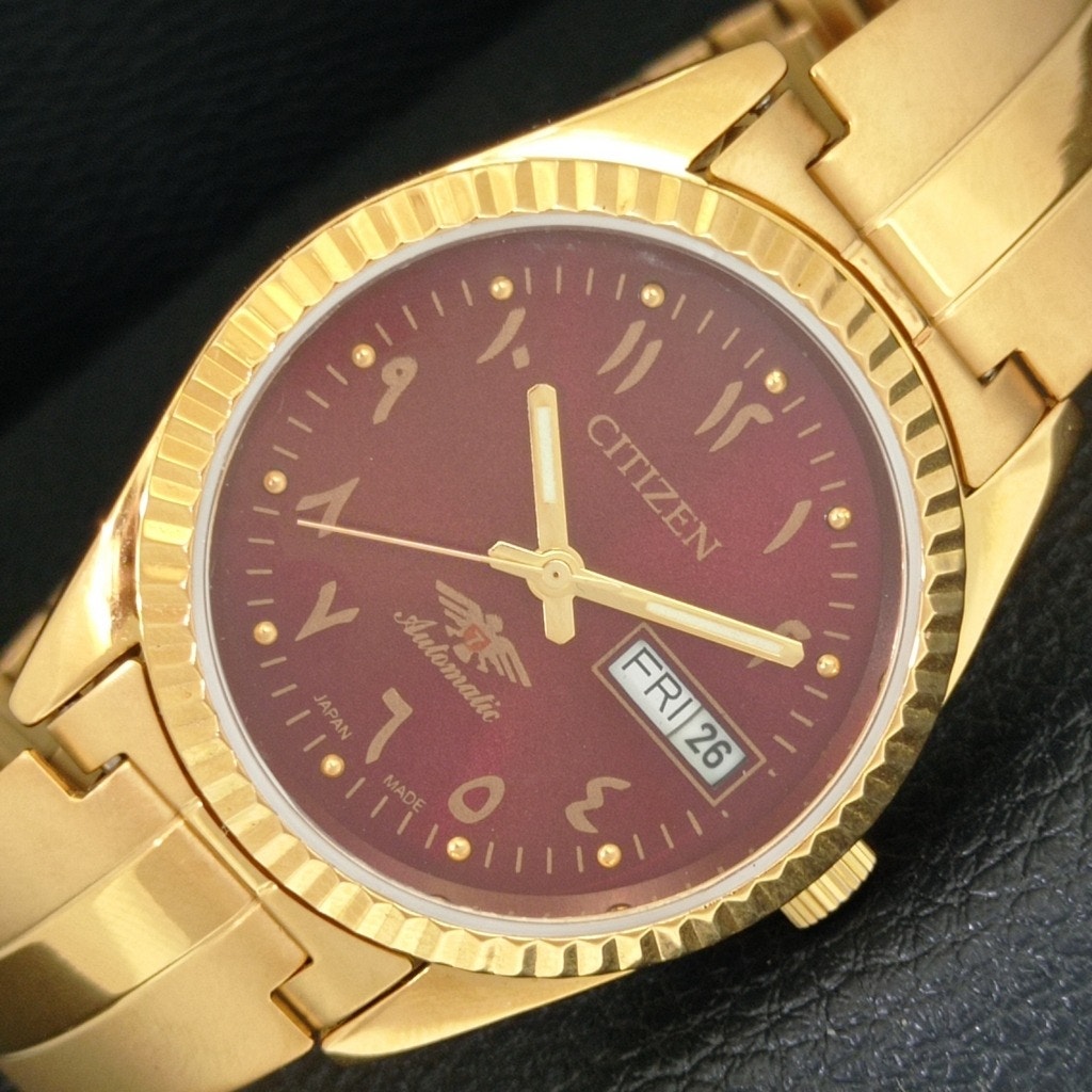 Vintage 1985 Citizen Automatic Mens Gold Watch WDaydate  Red Accents